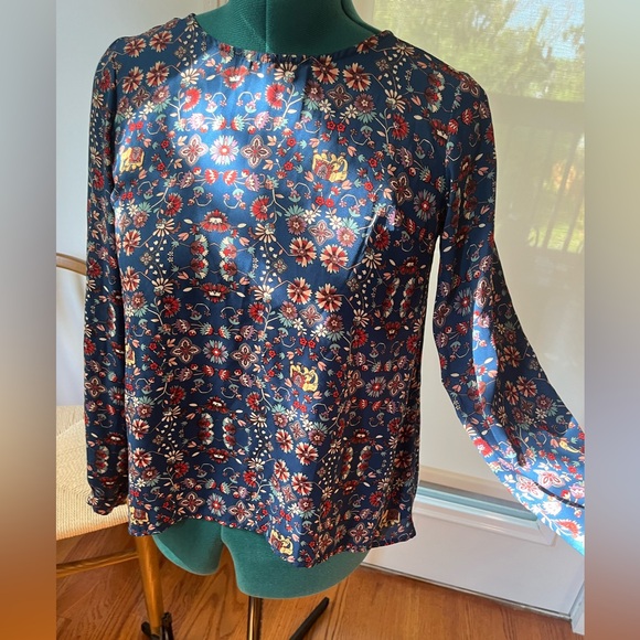 Love1 forever21 Xs slouchy chiffon blouse with elephant pattern. - Picture 3 of 11